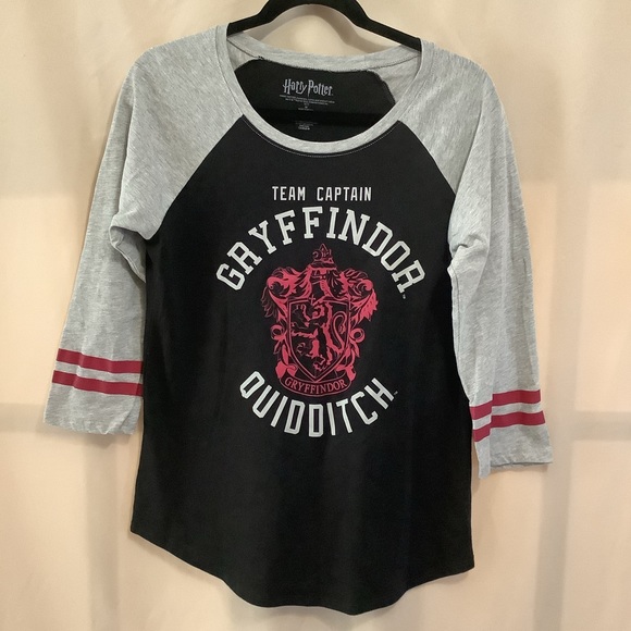 Warner Bros. Tops - Harry Potter Gryfindor Quidditch graphic t-shirt